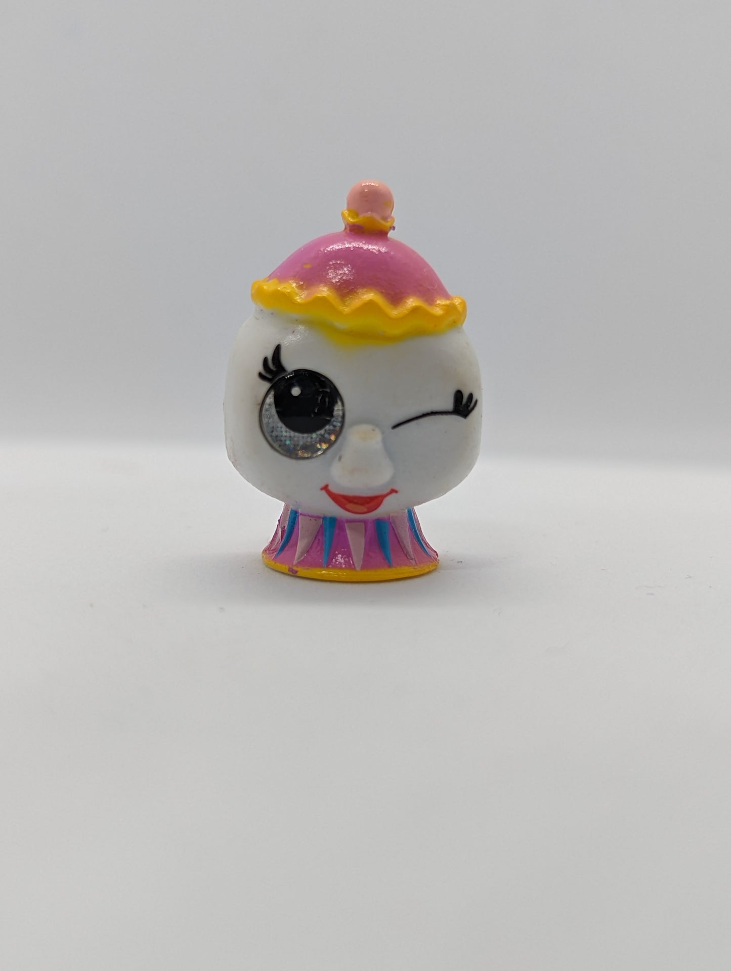 Disney Doorables: (Series 2) Beauty & The Beast - Mrs. Potts (winking)